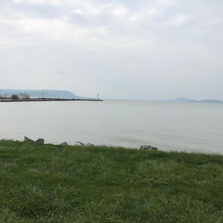 Вилла Nyaralo Balatonmariafuerdo Экстерьер фото